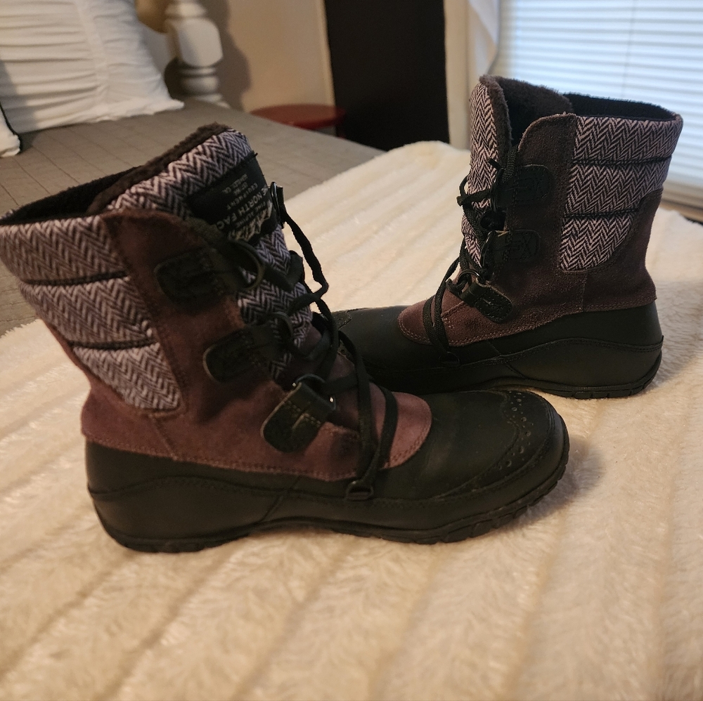 North Face Ladies lace up booties.  Black and gray.  Women's size 6.5.